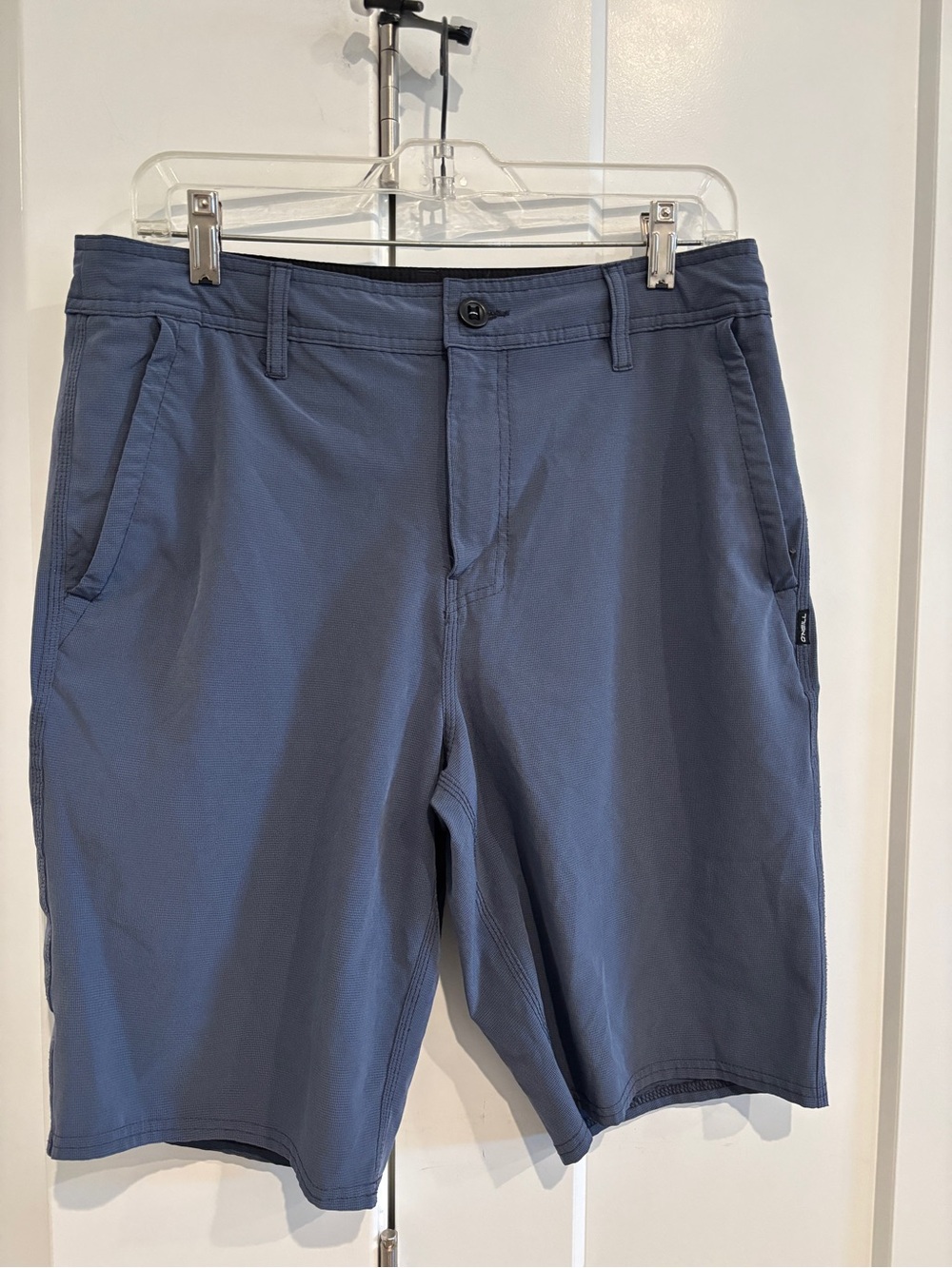 O'Neill Men’s Slate Blue Flat Front Hybrid Shorts. Size 32